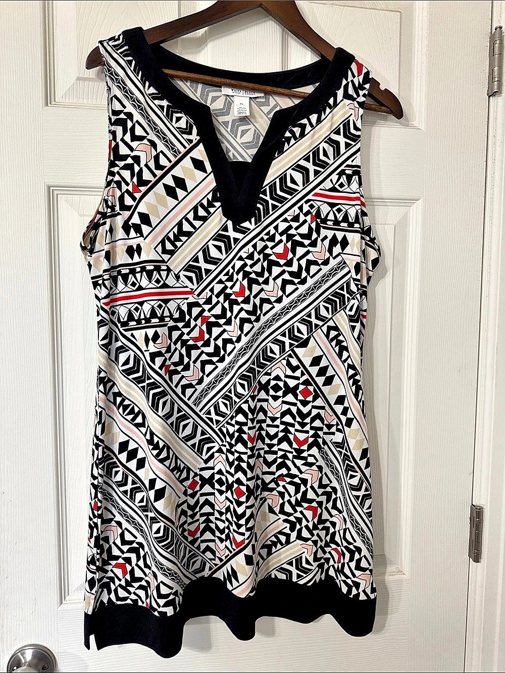 White House Black Market Geometric Sleeveless Tunic in Black & White XL